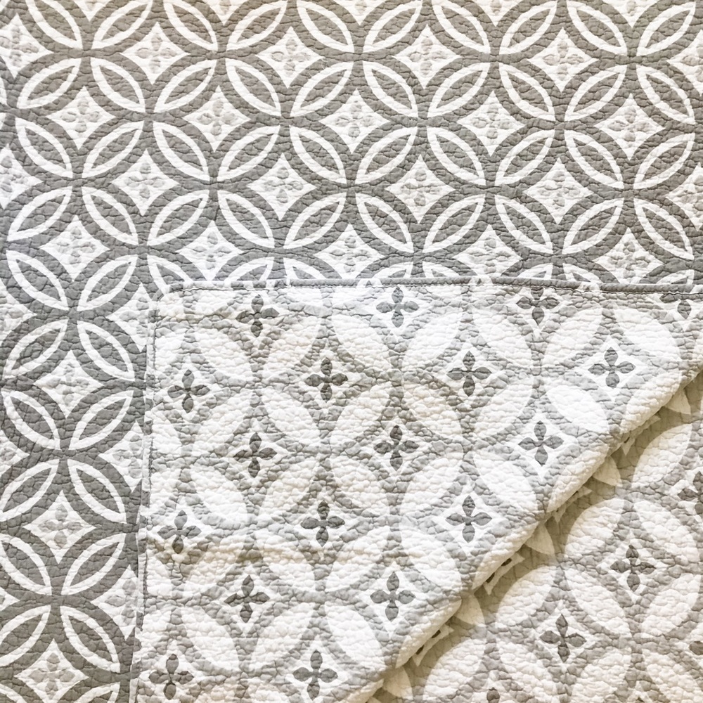 Reversible Quilt, Twin Size, grey and white